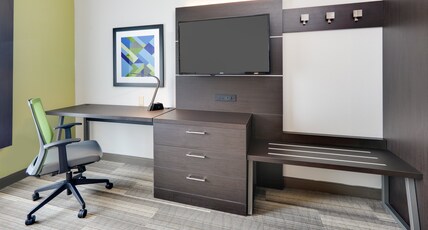 Holiday Inn  Express And Suites Dublin Room Type - 1 King Bed Standard