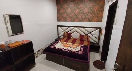 HOTEL ROYAL PLAZA Room Type - Deluxe Room