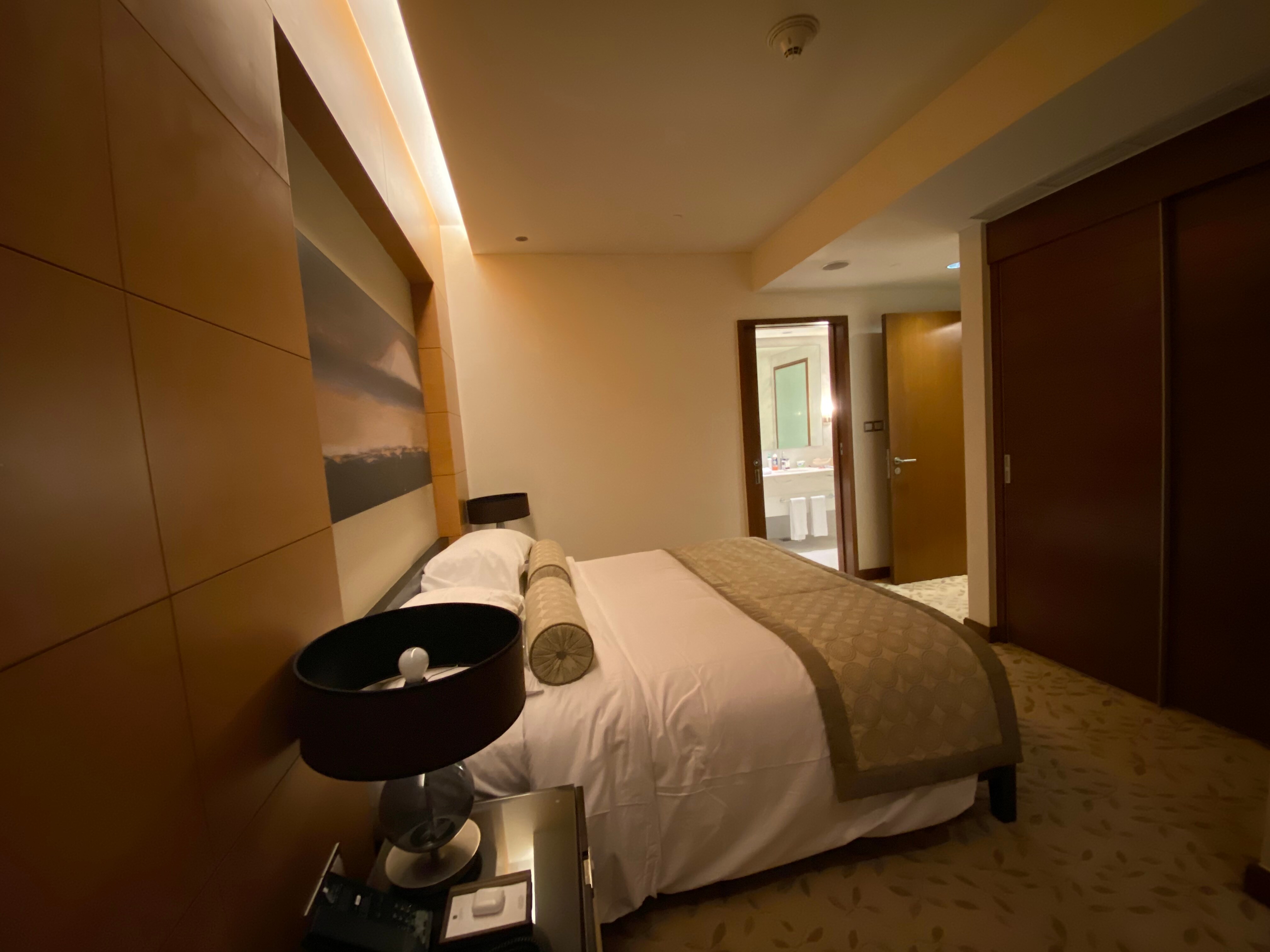 Address Dubai Mall - Luxury 1 Bed - Tap to explore photos