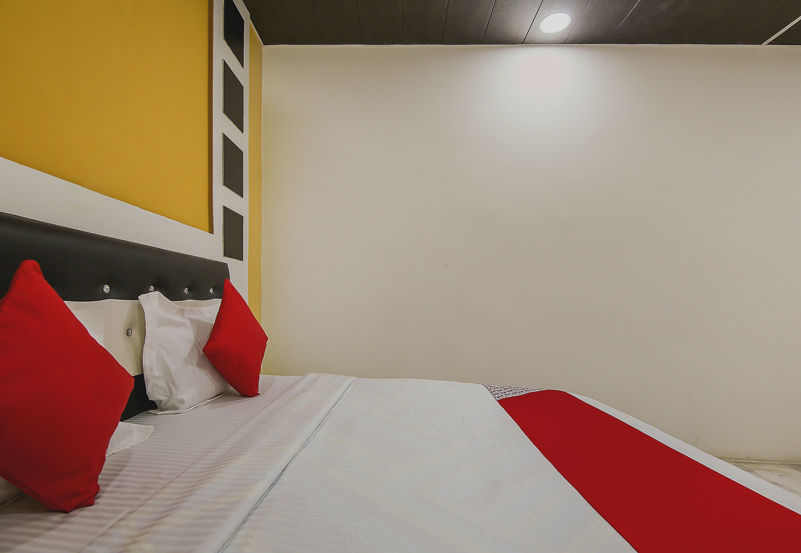 Hotel O Black Grapes - Tap to explore photos