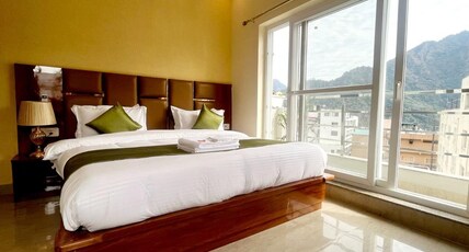 Hotel Bluemoon Room Type - Deluxe King Bed Room with Mountain View