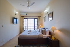 Alaya Stays Pine View Cottage | 3 BHK Himalayan Retreat with Scenic Views