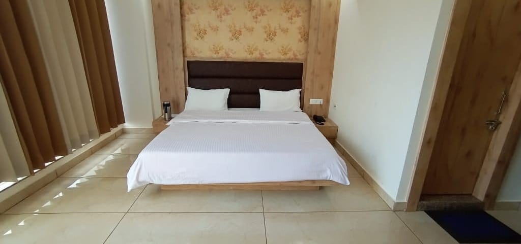 Manoranjan Guest House - Tap to explore photos