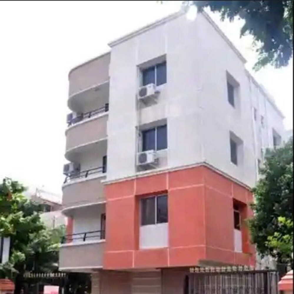 Hotel Royal Samrat - Tap to explore photos