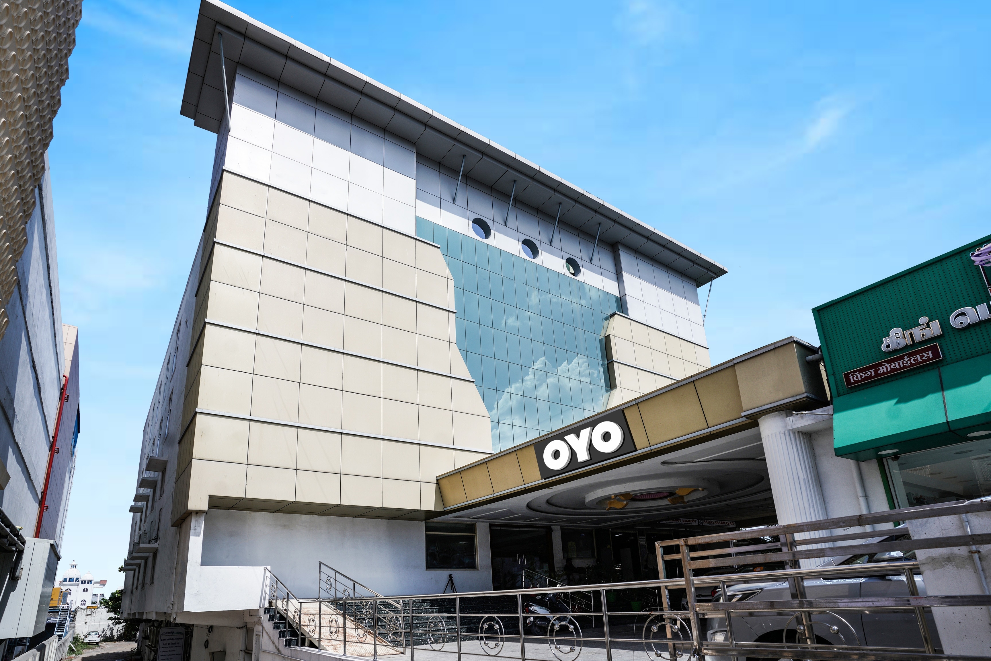 OYO Collection O Avm Castle - Tap to explore photos