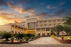 NAKSHTRA HOTEL & RESORT