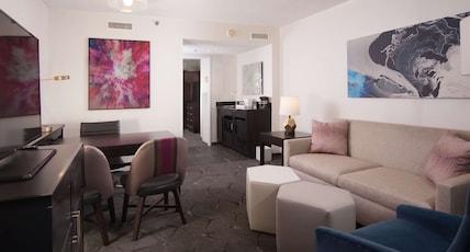Embassy Suites Raleigh-Crabtree Room Type - 1 KING BED NONSMOKING
