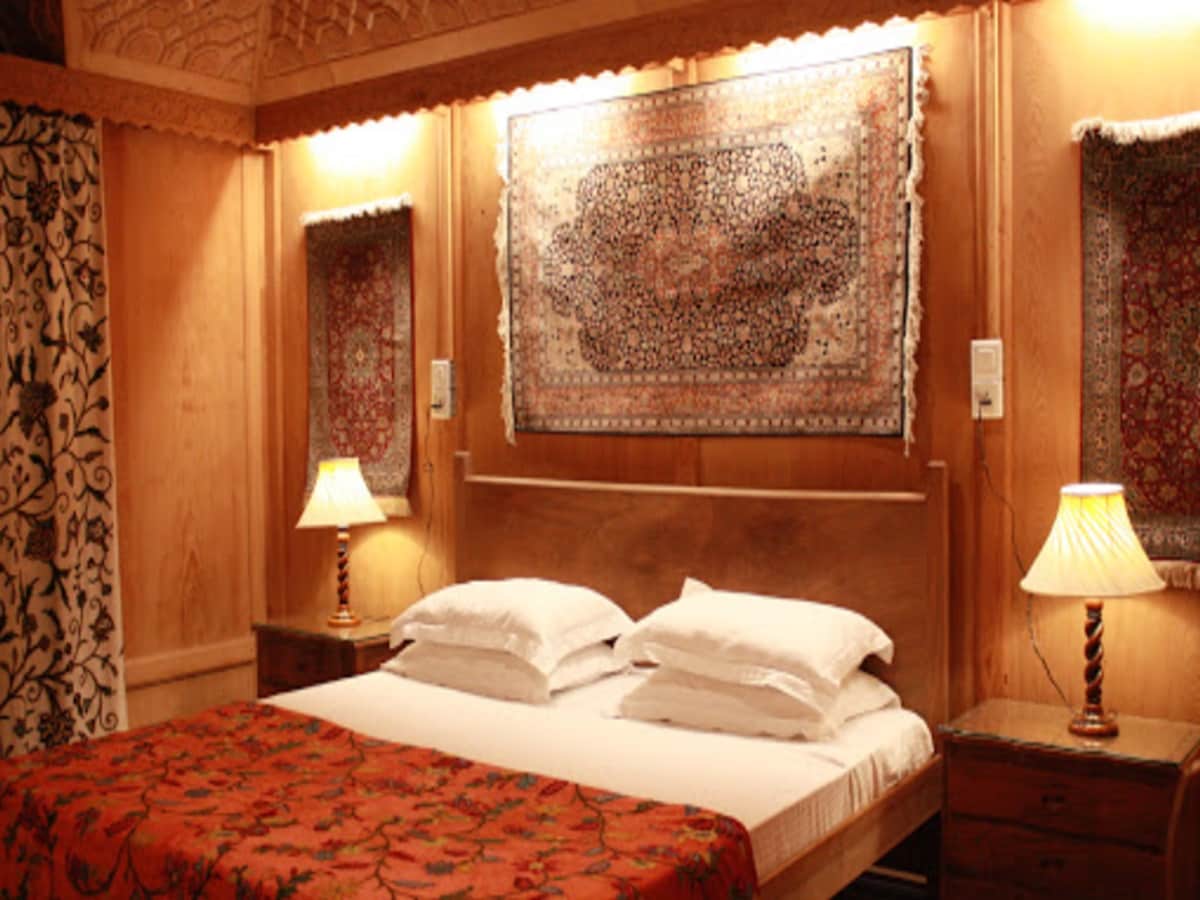 Khilona Heritage Houseboats - Tap to explore photos