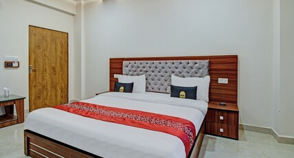 Falgship OYO Hotel Formerly Shivanya Room Type - Classic