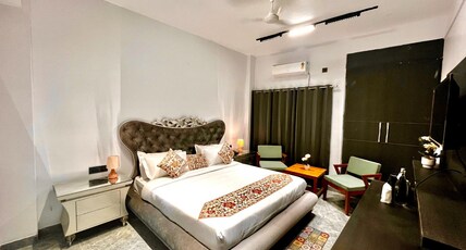 Hotel Aura Residency Room Type - Super Deluxe Room