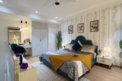 Address of Urban Crown Stay