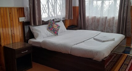 Yalung Homestay Room Type - Double Bedroom