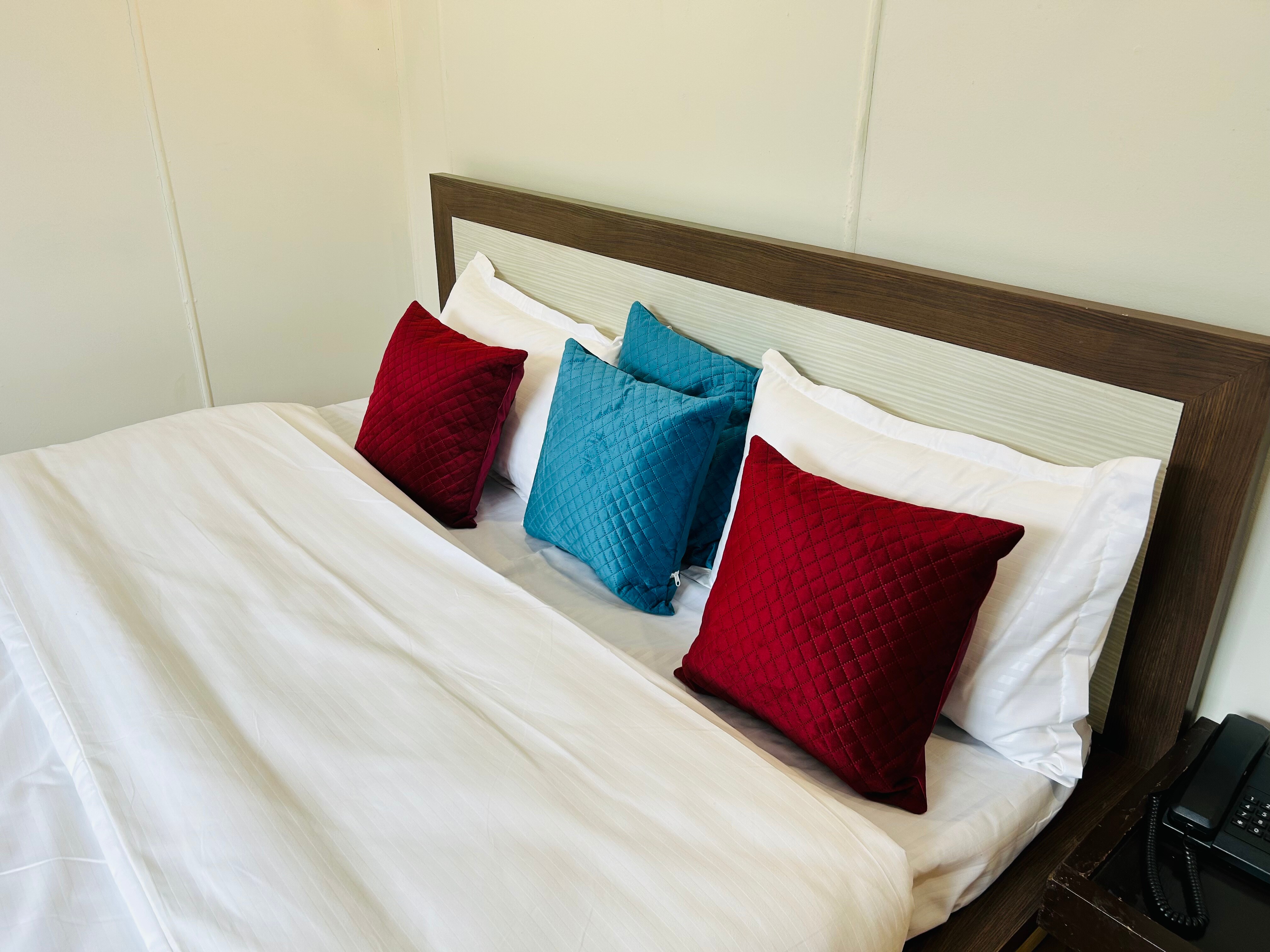 Ever Radiant - Tap to explore photos