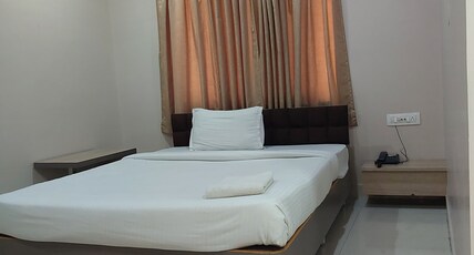 HOTEL INDRAPRASTHA Room Type - AC DELUXE  ROOM