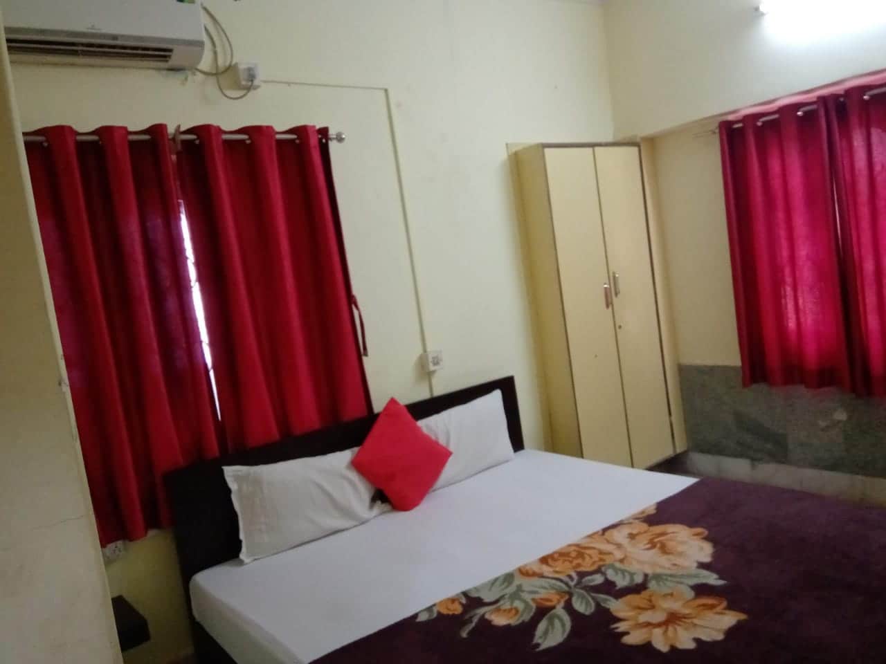 Hotel New Samrat - Tap to explore photos