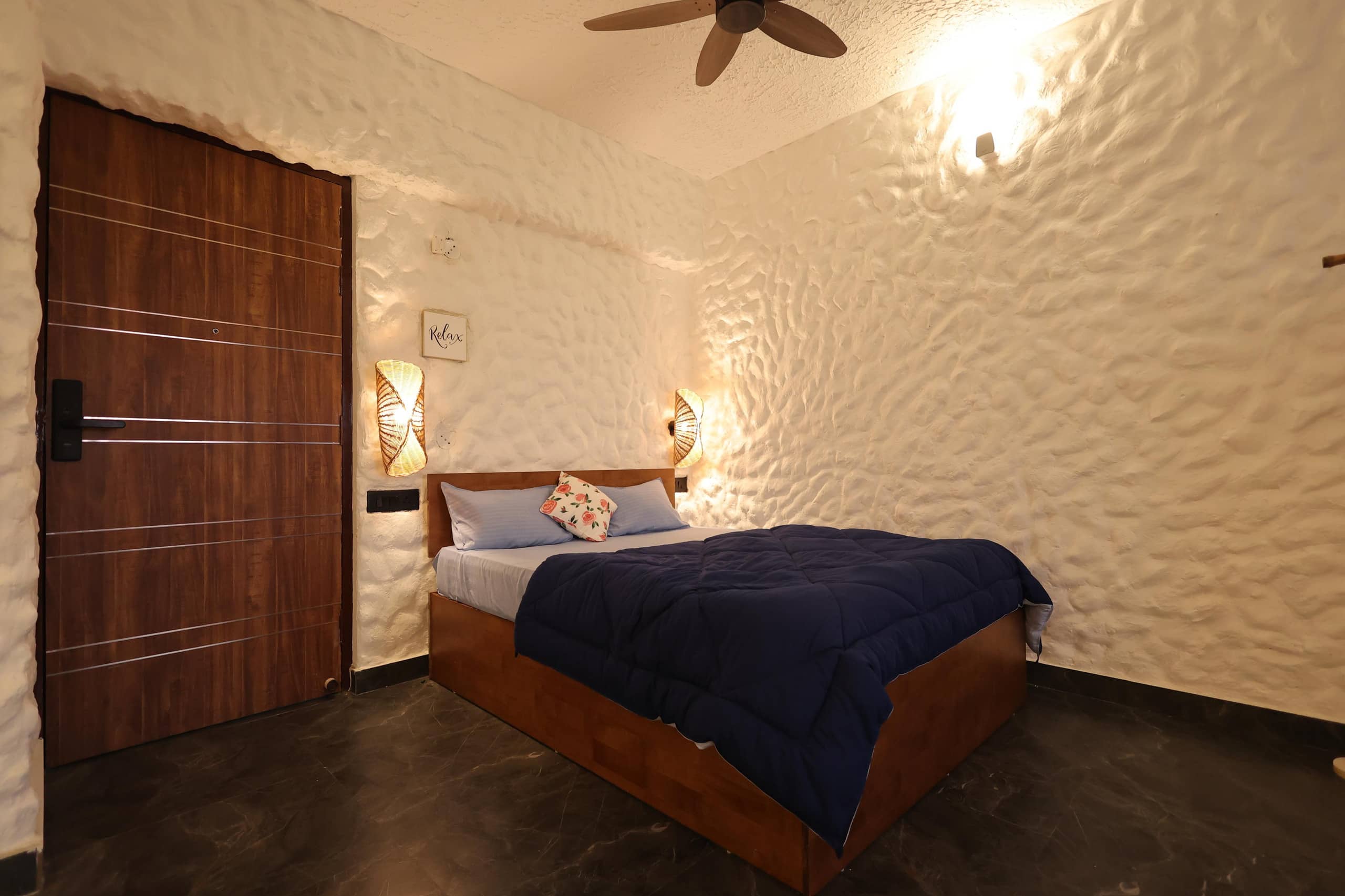 Airnest Stays Casa Jacuzzi Luxury Room - Tap to explore photos