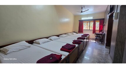 Casa Roiz Guest House Room Type - 7 Bedded AC Room