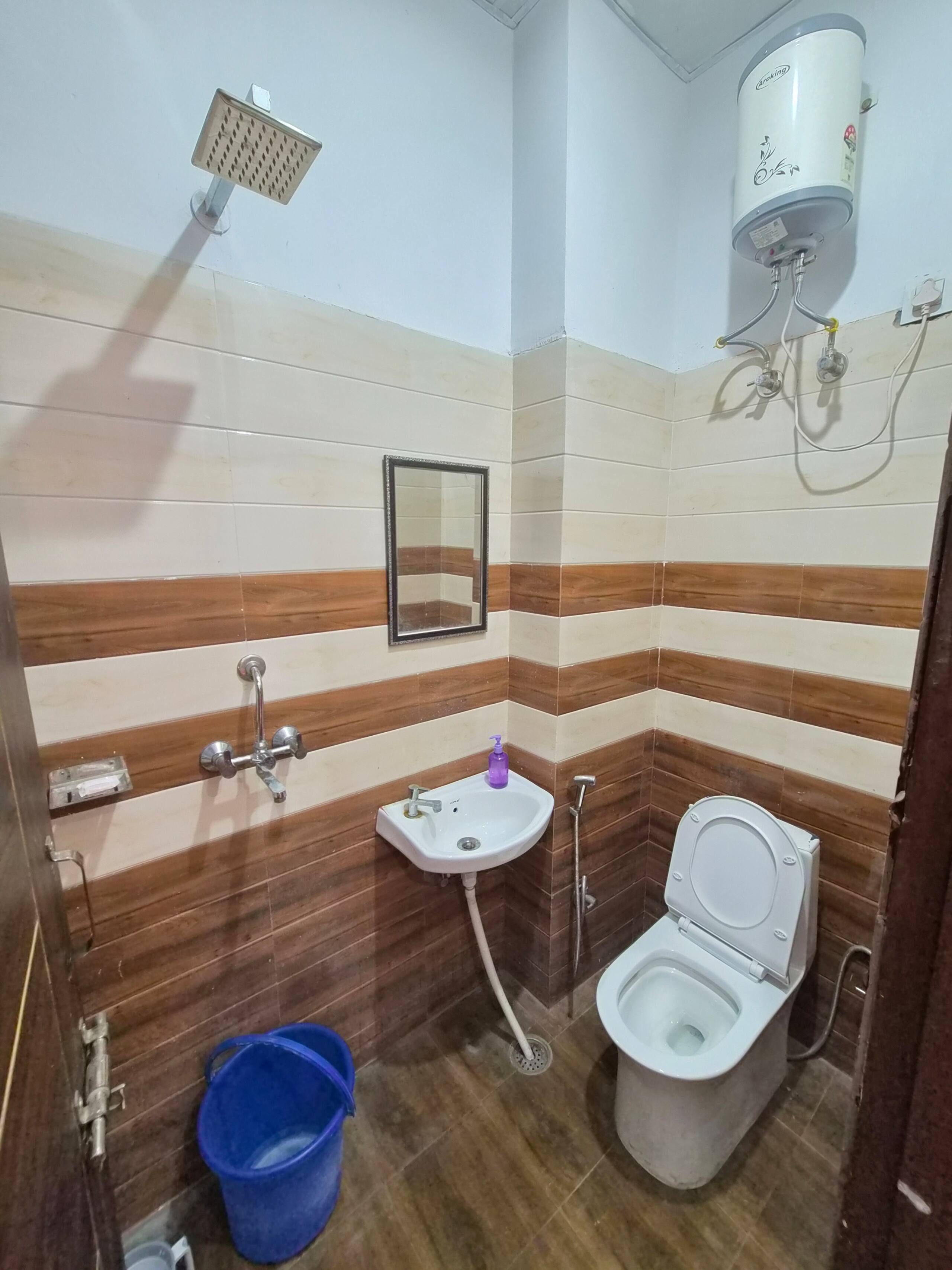 Hotel Delight 103 Rooms Stay Airport Budget - Tap to explore photos