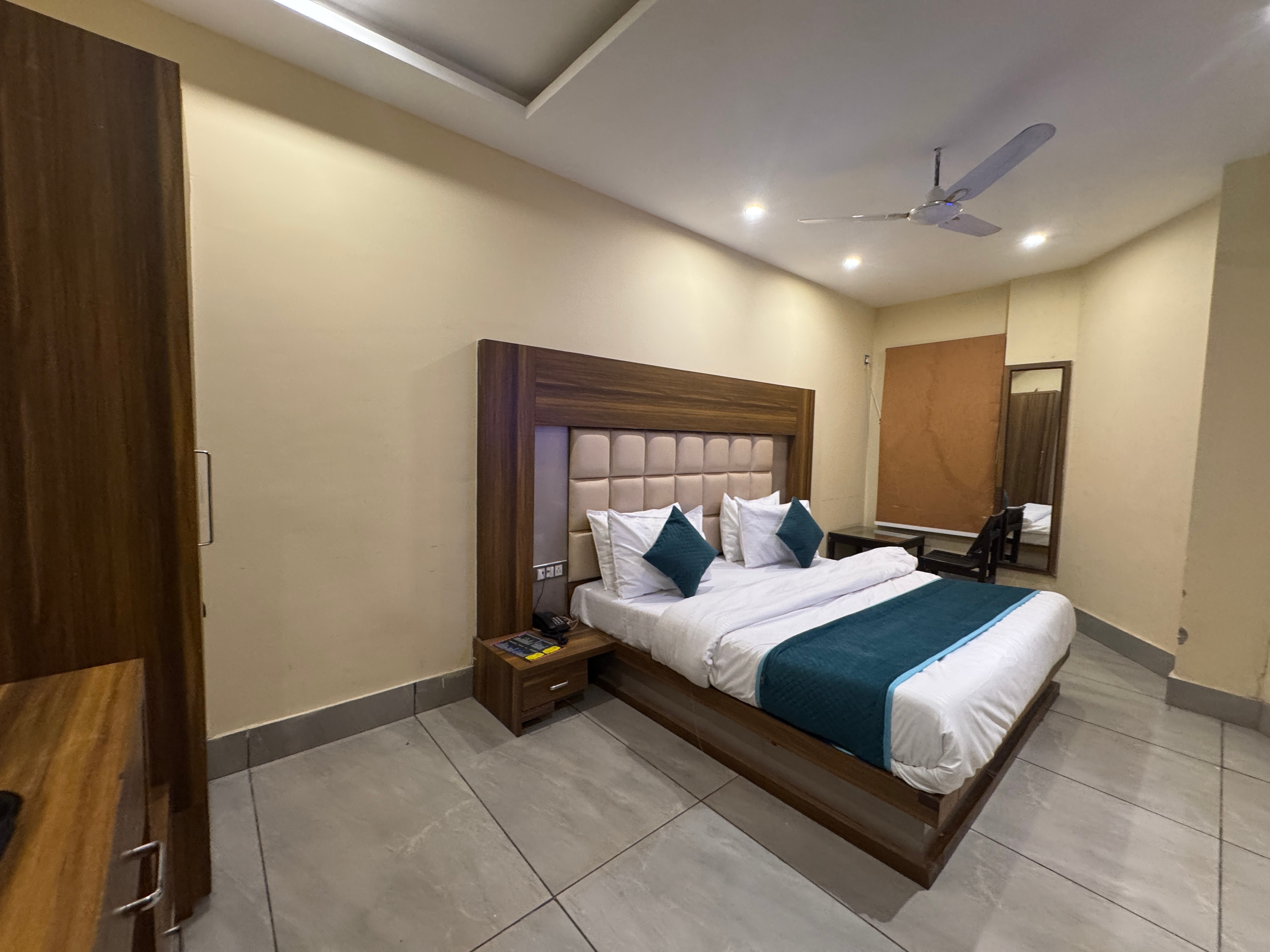 Hotel Green Leaf By T And M Hotels - Tap to explore photos