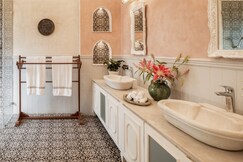 LohonoStays Castello Villa 5