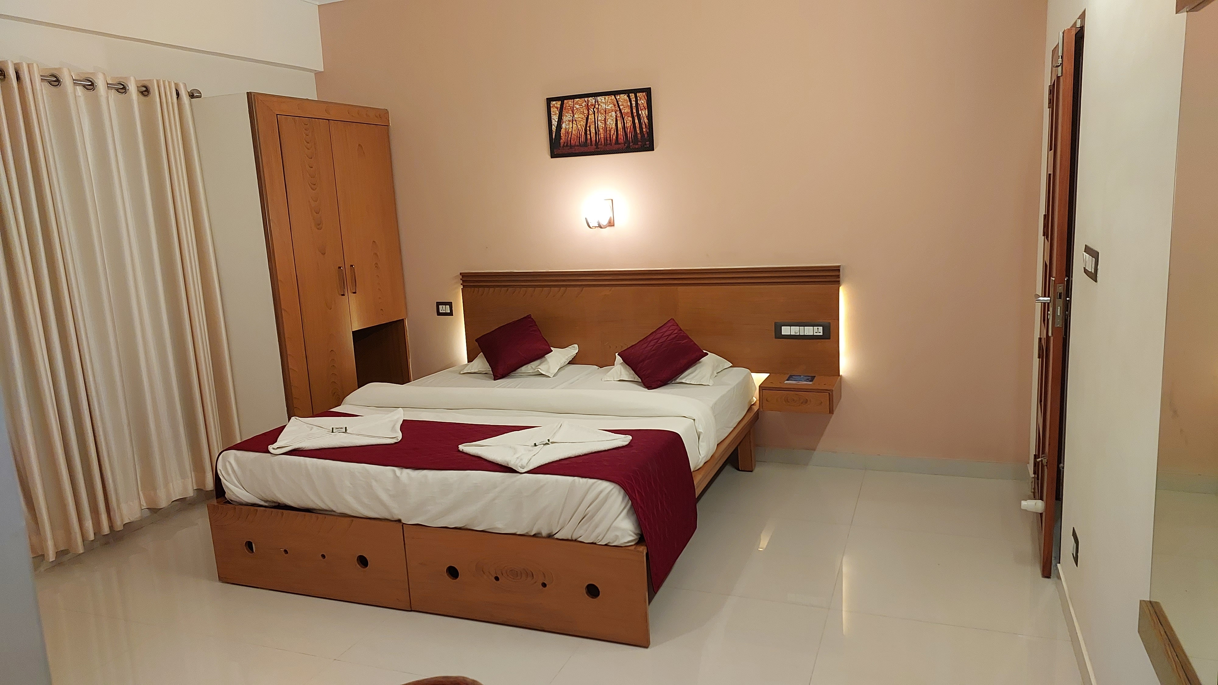 White House Residency - Tap to explore photos