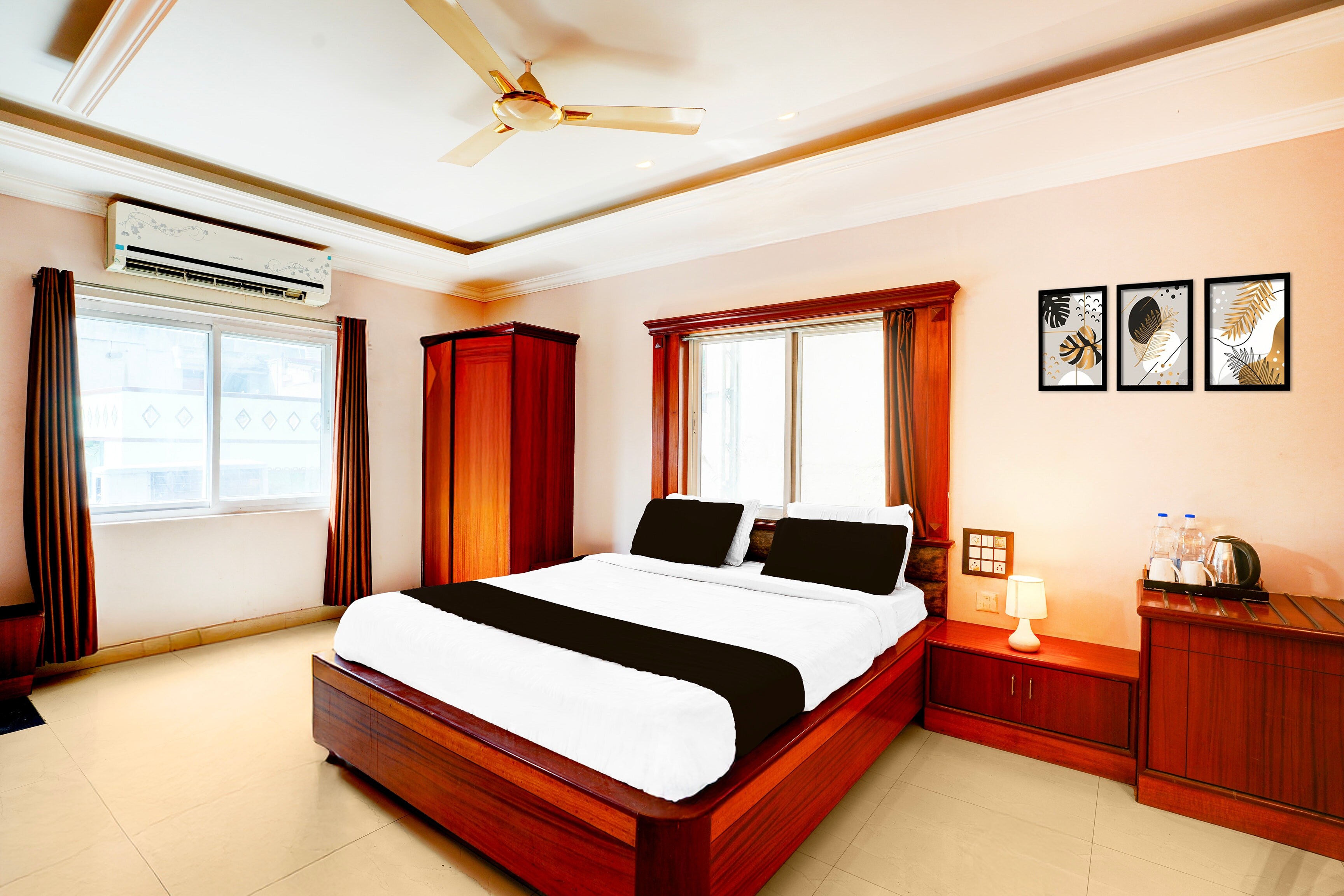 OYO Townhouse Anantapur Near Srikantam Circle - Tap to explore photos