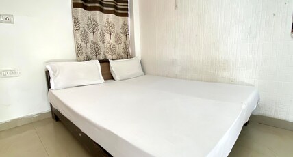 Sonu Guest House,rishikesh Room Type - Budget Double Room