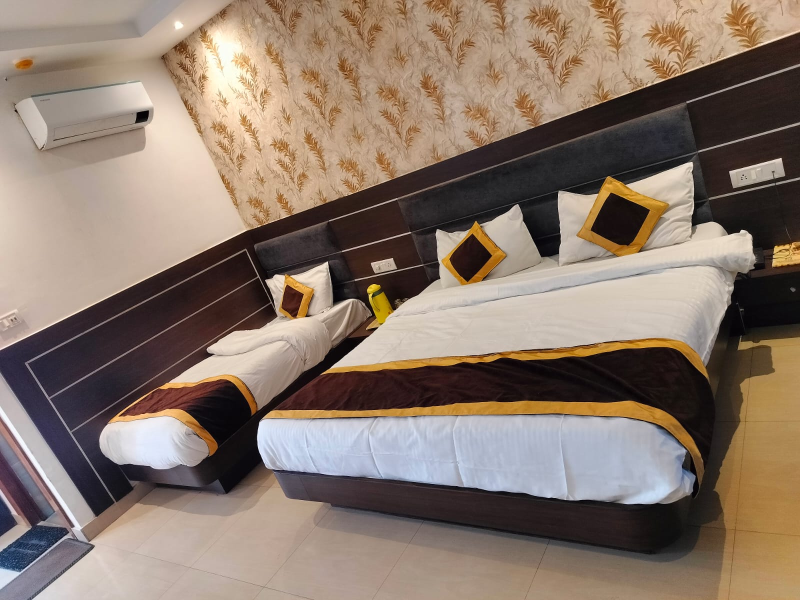 Hotel Kerni Palace - Tap to explore photos