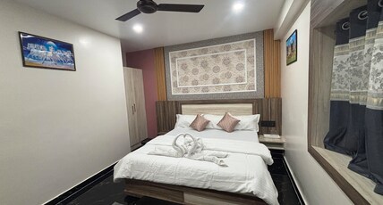 HOTEL MASALA BITES, SATAPADA Room Type - DELUXE ROOM AC (NEAR CHILLIKA )(BOATING SERVICE PER HOUR 1500EXTRA