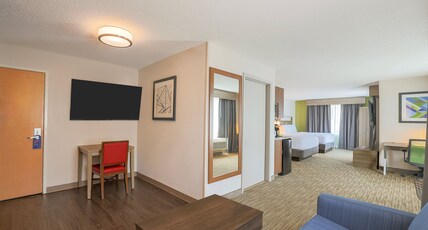 Holiday Inn Express Hotel & Suites Raleigh North - Wake Forest Room Type - 2 Queen Bed Suite with Additional Living Area
