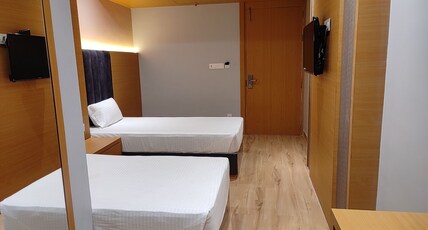 THE FOUR SEASONS HOTEL AND RESTAURANTS Room Type - DELUX ROOM TWIN BED