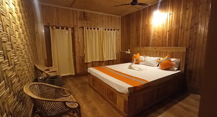 Grasshopper Jungle Queen Room Type - Non AC Deluxe
