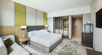 Millennium Hilton Bangkok Room Type - KING PREMIUM ROOM