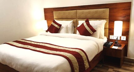 Red Crown Hotel Near IGI Airport Room Type - Deluxe Room