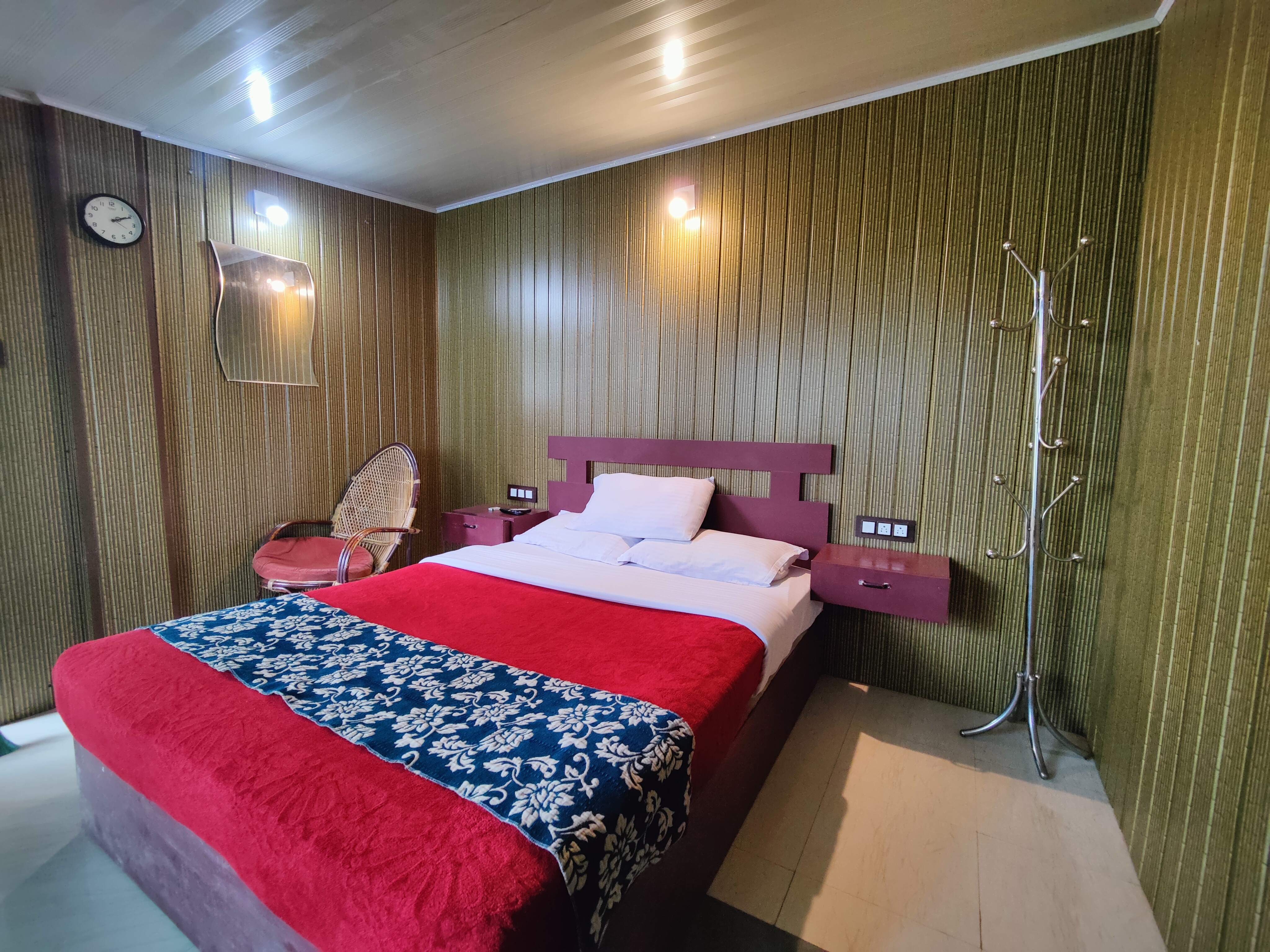 Munnar Home Stay Teadrops Plantation Villa - Tap to explore photos