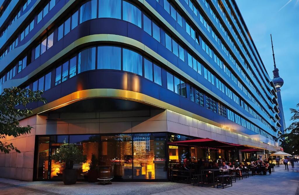 Hotel Berlin Alexanderplatz by Leonardo Hotels - Tap to explore photos