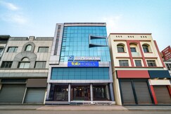 FabHotel Pleasure Inn - Nr. DB Mall
