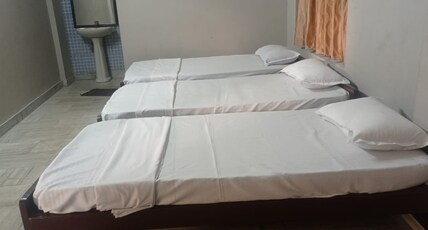 NEW HAPPY TOURIST HOME Room Type - CLASSY TRIPLE AC ROOM