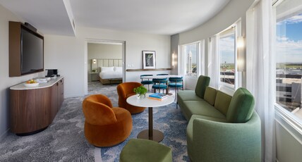 PARKROYAL Melbourne Airport Room Type - Spa Suite