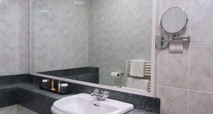 Best Western Plus Coventry Windmill Village Hotel Golf & Spa Room Type - 1 Double 1 Single, Non-Smoking, Family Room