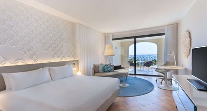 Hilton Malta Room Type - KING DELUXE SEA VIEW