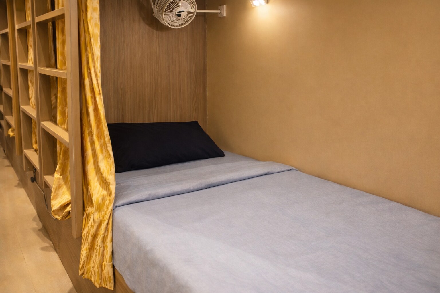 Relax Kurla Dormitory - Tap to explore photos