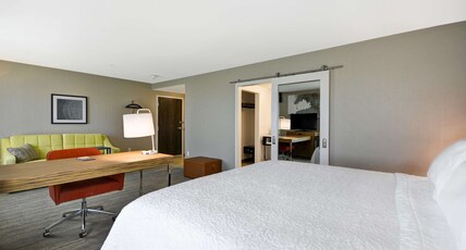 Hampton Inn & Suites by Hilton Detroit/Warren Room Type - 1KN STDO MIC FRIDG WTBR NS