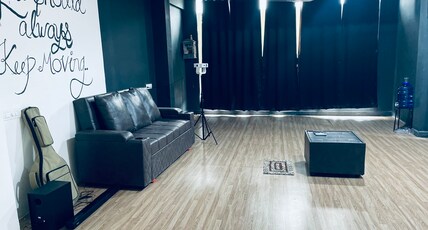 Bedroom Theater, spacious Studio for stay. Room Type - Bedroom Theater, spacious Studio for stay.