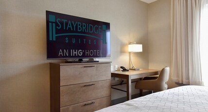 Staybridge Suites WATERLOO - ST. JACOBS AREA, an IHG hotel Room Type - 2 Qn 1 Bedroom Ste Comm Access Roll Shwr