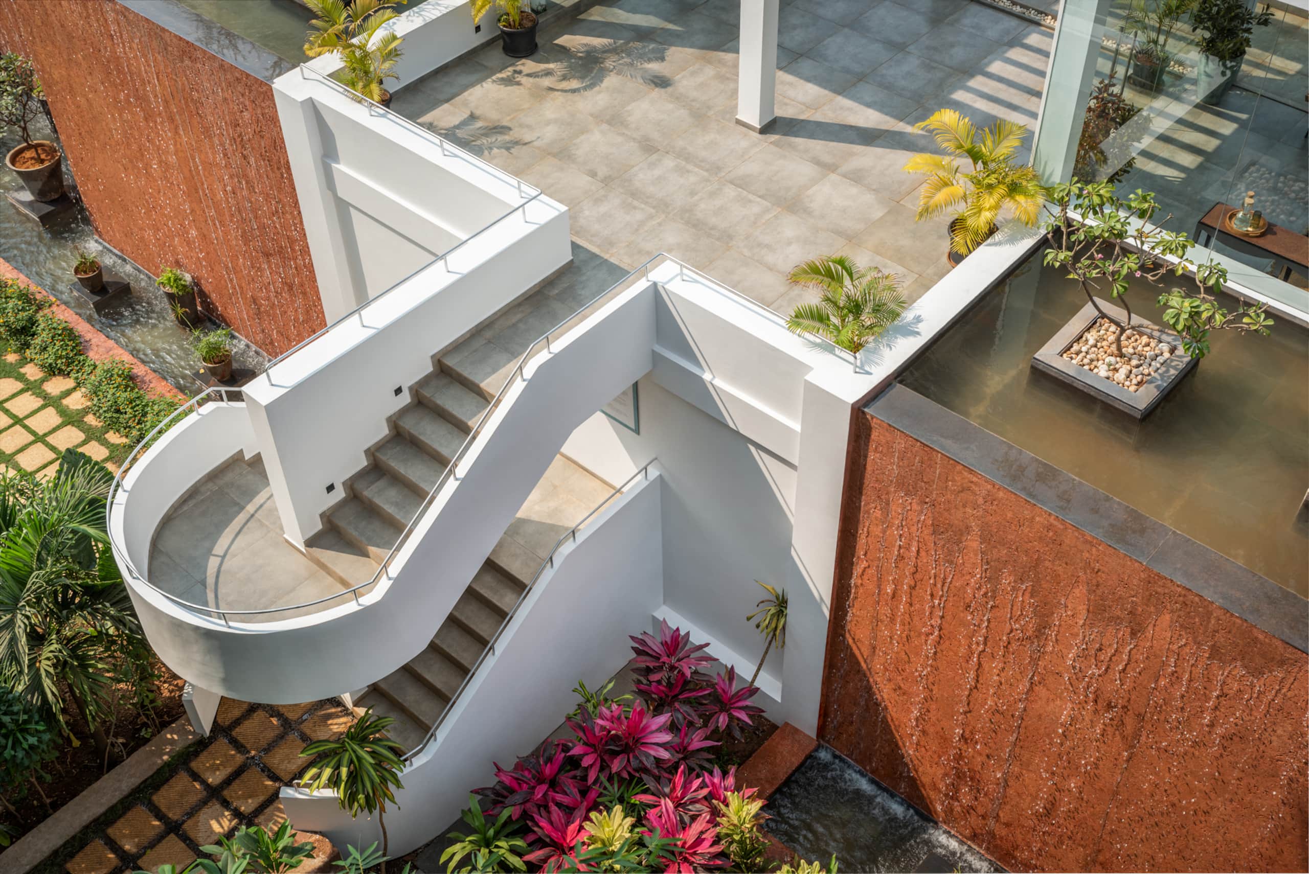 El Arbol 2BHK Luxury Retreat | Private Garden & Common Pool (07) - Tap to explore photos