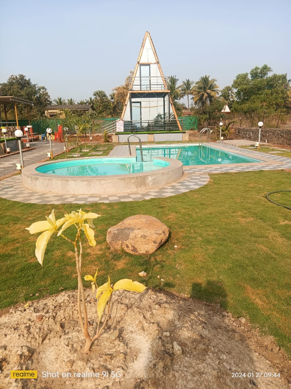 Contemporary 3bhk Apartment with rooftoop pool Candolim - Tap to explore photos