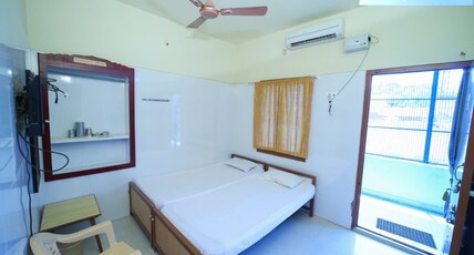 THIRU KUTRALANATHAR RESIDENCY Room Type - Double AC Deluxe