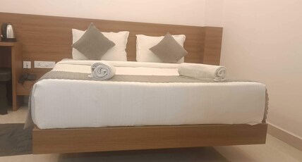 Hotel O GOLDEN LEAF HOME STAY Room Type - Classic