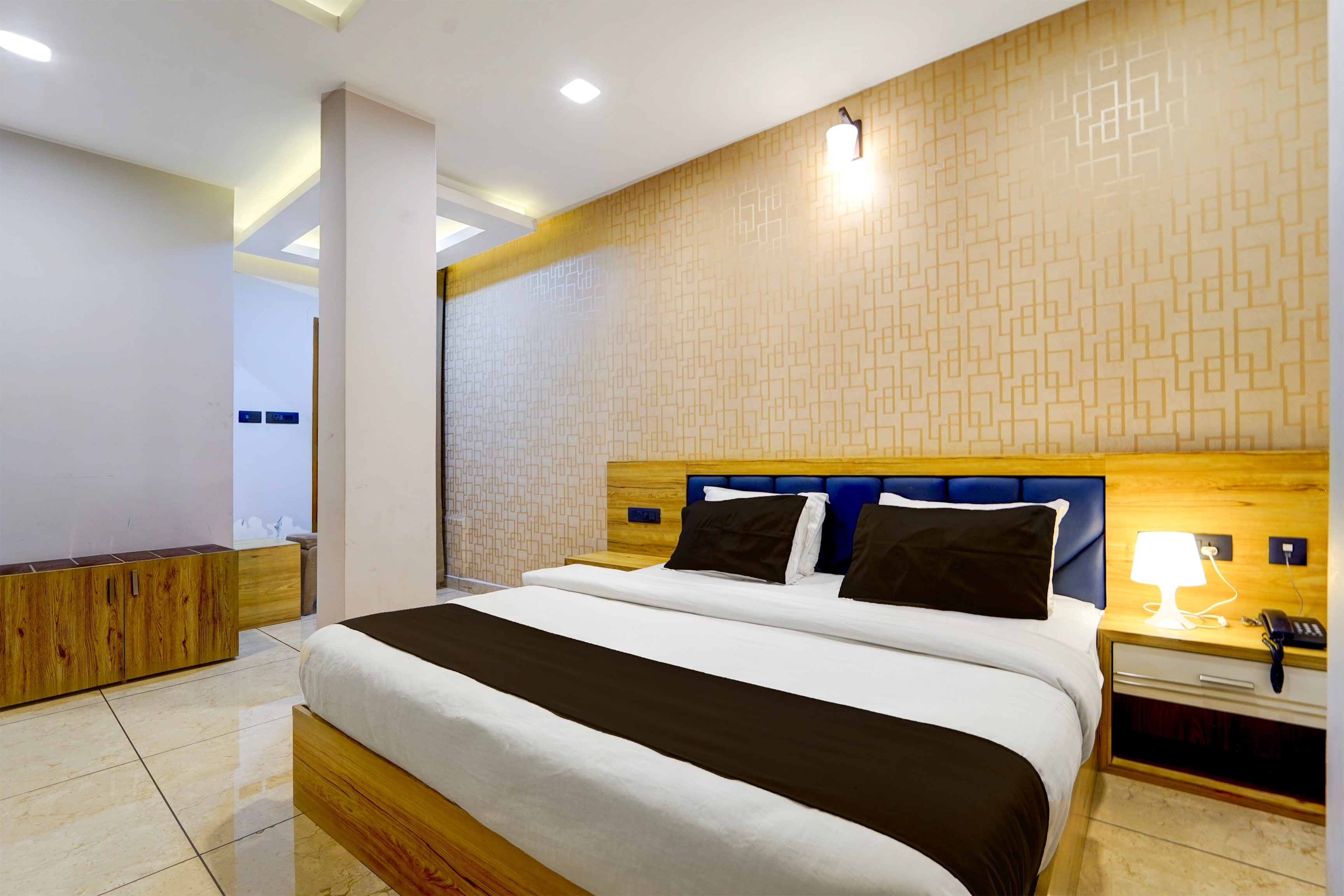 Hotel O by OYO REFRESH INN & SUITES - Tap to explore photos